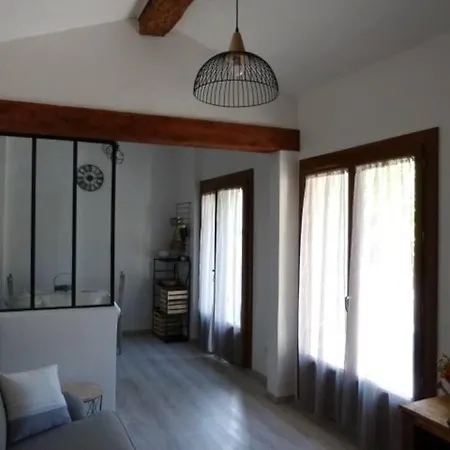Prázdninový dům De Maison Et Piscine Dans Un Domaine Viticole *