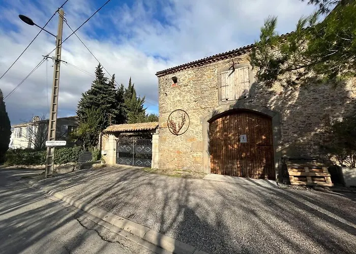 De Maison Et Piscine Dans Un Domaine Viticole Montbrun-des-Corbières